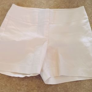 Apt 9 white cino shorts size 10